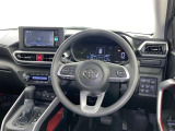 運転席まわりです。 各操作スイッチは使いやすい位置に配置されてます。