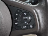 ◆アダプティブクルーズコントロール◆予め設定した車速内でクルマが自動的に加減速。前走車との適切な車間距離を維持しながら追従走行します。【LKAS】車線維持支援システムでステアリング操作を支援。