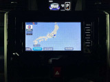 ディスプレイオーディオやカーナビは、現代のドライブにおいて欠かせない装備のひとつです。初めての場所でも迷いにくく、快適なルート案内で運転をサポートします。移動中のエンターテインメント性も高まります。