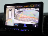 お車選びをお楽しみ頂けるよう、在庫車の展示スペースを十分に確保しております。