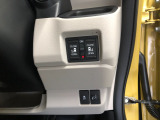 【両側電動スライドドア】リモコンや運転席のスイッチ操作のほか、ドアハンドルを少し引くだけでリアドアが自動開閉します♪