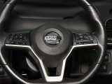 ハンドル左側には、アドバンスドドライブアシストディスプレイ設定、オーディオスイッチ、右側にはクルーズコントロール設定スイッチ