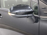 サイドターンランプ付きドアミラー。車両のドレスアップと右左折時の被視認性を兼ね備えたお洒落なミラーです。