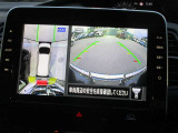 上空から見下ろしているかのように駐車できるアラウンドビューモニター。車庫入れや縦列駐車に役立ちます。