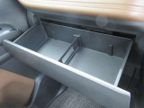 様々な箇所に収納に便利なBOXが付いて便利です
