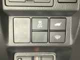 ハンドルの右側にHondaセンシング用のVSA解除スイッチとパワーテールゲートスイッチがついています。パワーテールゲートスイッチは車内からでもテールゲートの開け閉めを電動でできます。