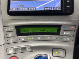 【オートエアコン】一度お好みの温度に設定すれば、車内の温度を検知し風量や温度を自動で調整。暑い&hellip;寒い&hellip;と何度もスイッチ操作をする必要はありません。快適な車内空間には必須の機能ですね♪