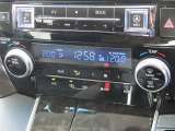 デュアルオートエアコン搭載☆運転席と助手席でエアコンが独立しているのでドライバーも同乗者もより快適にドライブができます♪