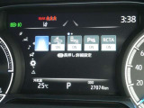 車線逸脱警報などの機能がメーターで操作できます。