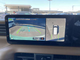 アラウンドビューモニターは4方のカメラで真上から車を見たようにモニターで確認ができる日産の自慢の装備です。是非実際の車で体感してみてください。