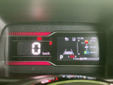 視認性の高いメーター類で、運転に必要な情報を的確に把握できます。直感的に操作できるデザインで、安全運転をサポートします。落ち着いた空間で運転に集中できます。