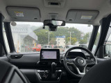 視界広々で運転しやすいインパネ