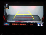 狭い駐車場や立体駐車場などもリアルに映るバックガイドモニター付でラクラク駐車♪
