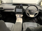 高いホールド性で運転姿勢が安定します。長距離ドライブでも疲れにくいのが魅力です。快適なドライビングライフをお送りください♪