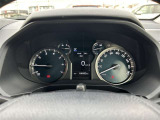 スッキリしたデザインのメーターは運転時の視線移動が少なくて済むので、安全性にも一役かってくれます。