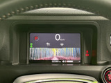 視認性の高いメーターパネルで、運転に必要な情報を一目で確認できます。洗練されたデザインが、運転するたびに特別な気分を演出します。