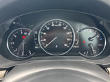 視認性の高いメーターが、運転に必要な情報を的確に伝えます。落ち着いたデザインで、運転に集中できます。