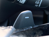 ■パドルシフト■ステアリングから手を離さずに、簡単にシフトチェンジ。マニュアル車感覚のシフトチェンジが愉しめます。自分の手で操縦している感が増して運転を愉しく出来る装備です!