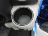 カップホルダーは運転席や助手席からちょうど手の届く位置です!!
