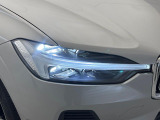 【LEDヘッドライト】悪天候や夜間走行時も良好な視界を確保し、安心して運転できる高輝度LEDヘッドライト!北欧神話に登場する「トールハンマー」をモチーフにした、一目でボルボとわかるデザインです。