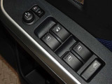 電動格納式ドアミラー・パワーウインドウを装備しています。