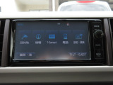 フルセグTVを搭載。CD/DVD再生、Bluetoothオーディオに対応しています。