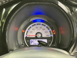 視認性の高いメーター類は、運転に必要な情報を的確にドライバーへ伝えます。夜間でも見やすく、安全運転をサポートする工夫が凝らされています。