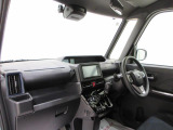 ダイハツのお店では、ダイハツ車を知り尽くしたプロフェッショナルが、専用の診断機器を使って各システムを点検しております。