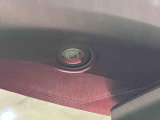 純正ナビゲーションを装着することで狭い道でのすれ違い時に下廻りを映し出す事ができます。他のカメラと連携してパノラマモニターにも対応することが出来ます。