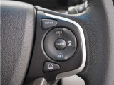 ◆アダプティブクルーズコントロール◆予め設定した車速内でクルマが自動的に加減速。前走車との適切な車間距離を維持しながら追従走行します。【LKAS】車線維持支援システムでステアリング操作を支援。