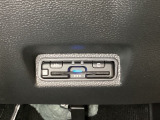 ハンドルの右下にETCがついています。高速道路の料金所の通過も楽々です!。 カードの取り出しもしやすい場所についています。