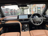 【運転席・インパネまわり】ハンドル・シート・フロアーなど隅々までプロによるクリーニング済み☆彡キレイな車内でドライブが一層快適にお楽しみいただけます!!