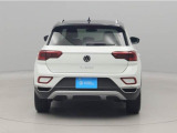 トランクルームの開閉方法は、VWのエンブレム部分が取っ手になります。パワーテールゲートを採用しております。