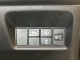 ハンドルの右側にはヘッドライトレベライザーとHondaセンシング用のメインスイッチがついています。ヘッドライトレベライザーは道路状況や積荷の加重に応じてライトの高さを調節できます。