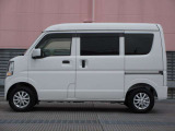 アルミホイールで全体的にデザインがまとまっています。車も人も、オシャレはまずは足元からですね。