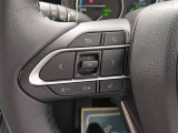 ステアリングリモコン付きで運転中に視線を落とさずオーディオ等の操作が出来ます。