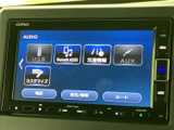 USBやBluetooth接続で、お気に入りの音楽や動画を再生できます。長距離ドライブも飽きさせない、充実のエンターテイメント機能が備わっています。