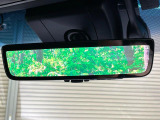【デジタルインナーミラー】後席の大きな荷物や同乗者で後方が確認しづらい時でも安心!カメラが撮影した車両後方の映像をルームミラー内に表示。クリアな視界で状況の確認が可能です!