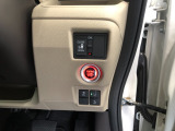 【片側電動スライドドア】リモコンや運転席のスイッチ操作のほか、ドアハンドルを少し引くだけでリアドアが自動開閉します♪