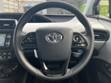 握りやすいステアリングで、快適な運転操作を実現。操作性にも優れ、運転の楽しさを追求しました。