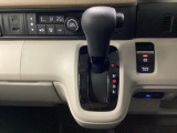 停車中にブレーキペダルを踏み続けなくてもブレーキ保持ができるオートマチックブレーキホールド機能もついております。