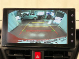 【バックカメラ】 駐車時に車両後方の様子を見ることができるので、運転の不安を軽くします。上質でスタイリッシュなインテリア