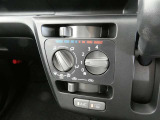 マニュアルエアコン装着です。夏は、快適に、冬でも車内の曇りを取ってくれるので安全です。