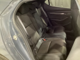 人間が歩行時に行っている「頭部の安定(目線の安定)」を車内でも再現する為、骨盤を支えて姿勢を崩しにくくするシート設計が取り入れられています!