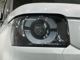 LEDヘッドライトは、点灯の瞬間から最大光量を発揮し、突然暗くなるトンネルなどでの安定感を高めます。