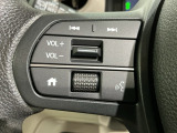 ステアリングにオーディオ操作スイッチが付いています。オーディオ画面に直接タッチしなくても操作が出来ますので、運転に集中できます。