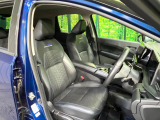 運転席シート廻りは使用感も少なく、良好な状態となっています。前オーナー様が丁寧に使っていたことがよくわかりますね。