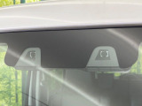 【スズキ セーフティサポート】走行中に前方の車両等を認識し、衝突しそうな時は警報とブレーキで衝突回避と被害軽減をアシスト。より安全にドライブをお楽しみいただけます。