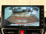 【バックカメラ】 駐車時に車両後方の様子を見ることができるので、運転の不安を軽くします。