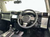 運転席まわりです。 各操作スイッチは使いやすい位置に配置されてます。